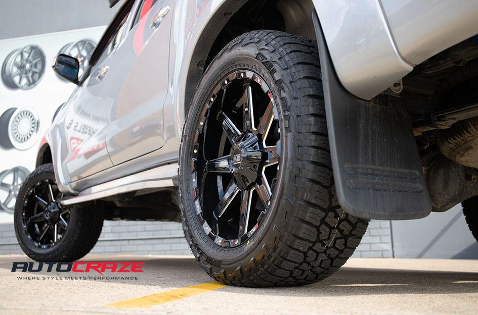TOYOTA HILUX N70 4WD BLADE  OR GLOSS BLACK MILLED